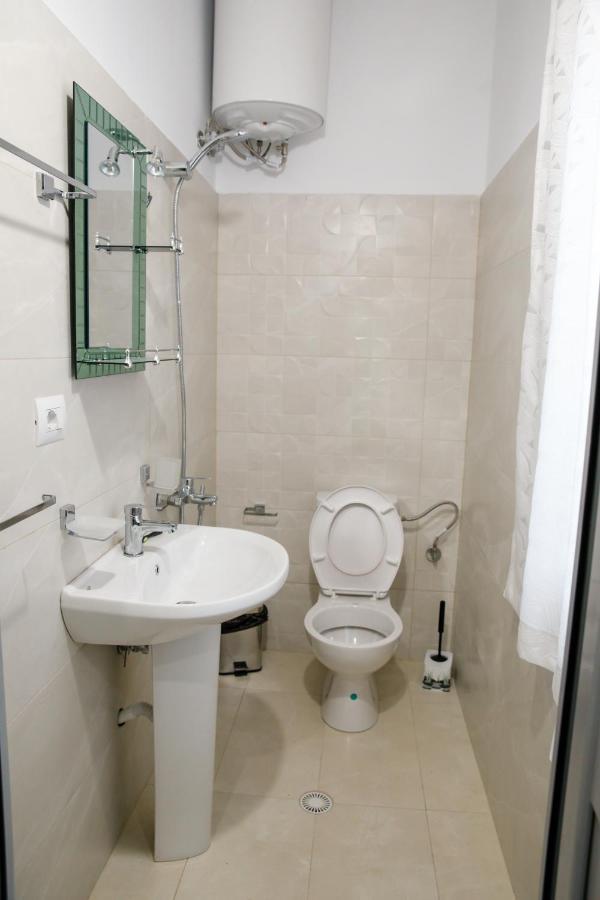 Logli Apartments Gjirokastër Екстериор снимка